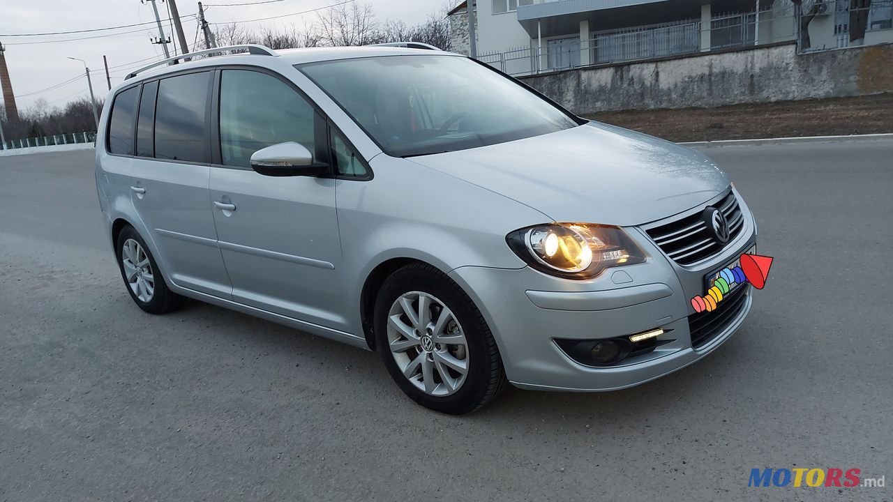 2010' Volkswagen Touran photo #2