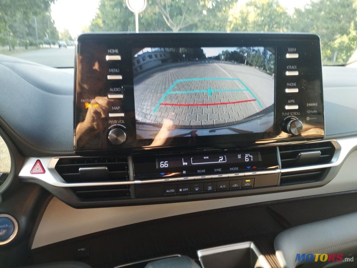 2022' Toyota Sienna photo #6