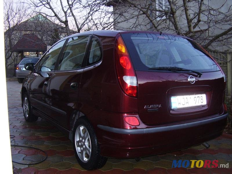 2004' Nissan Almera Tino photo #2