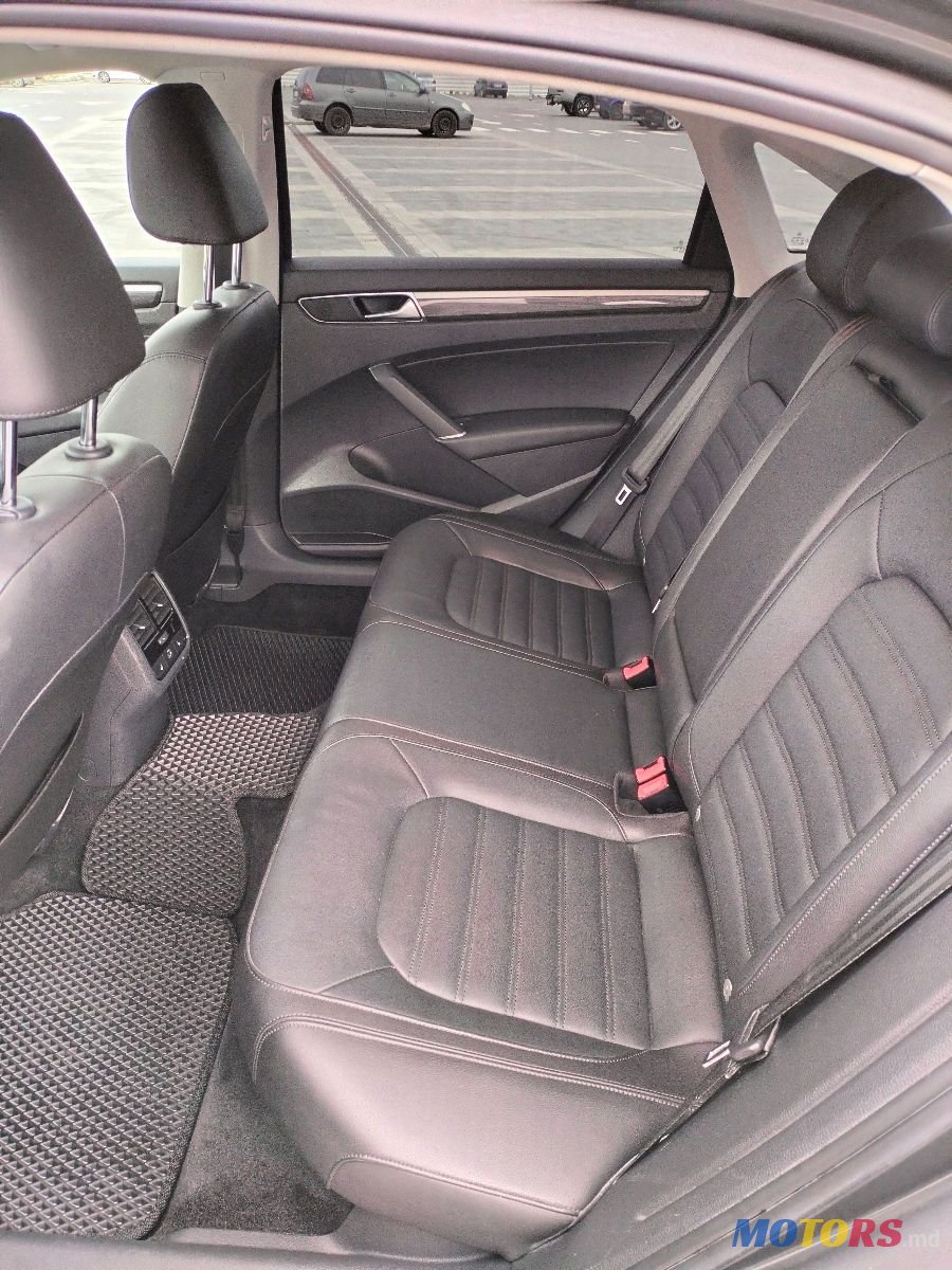 2017' Volkswagen Passat photo #5