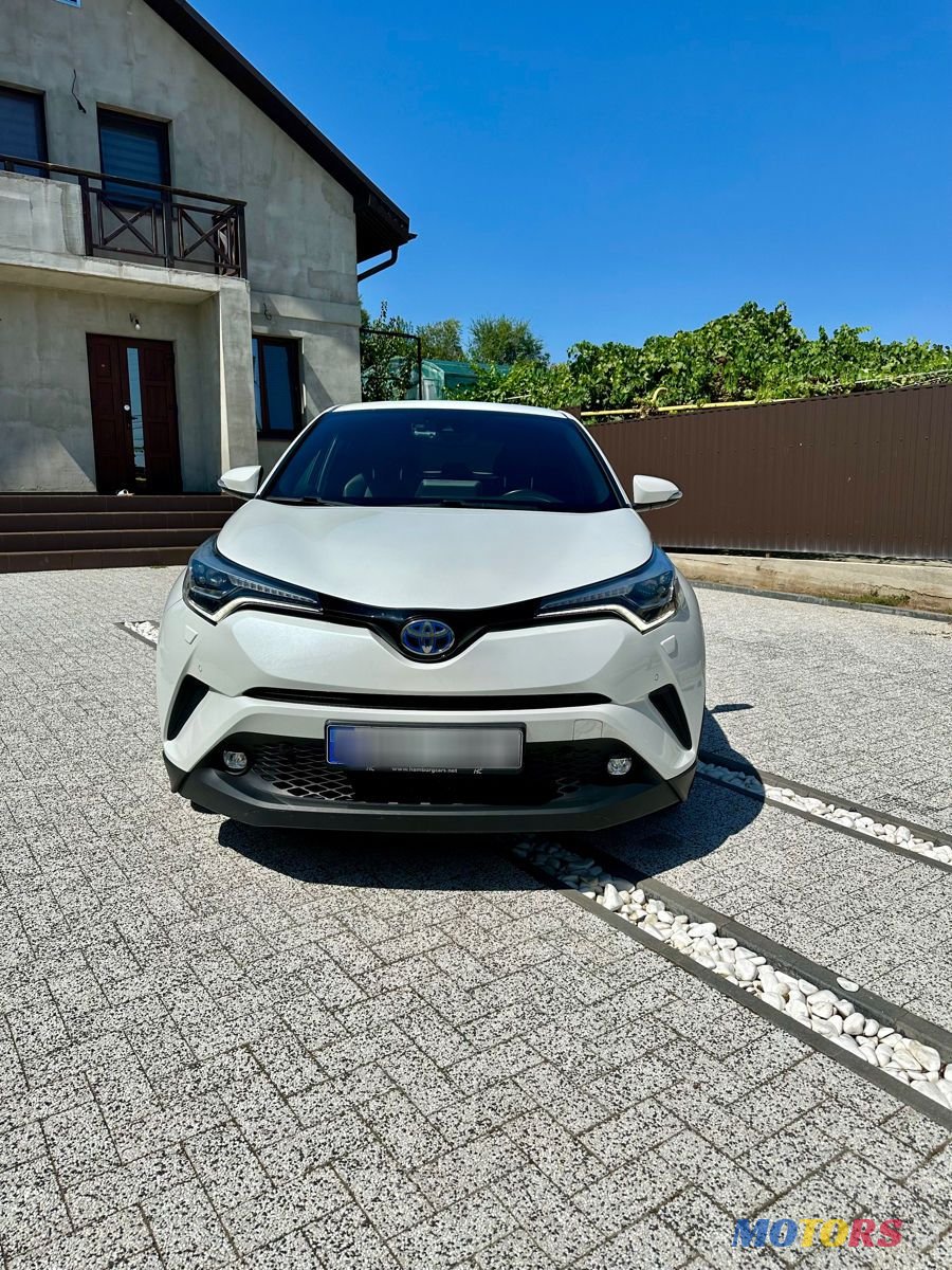 2017' Toyota C-HR photo #3