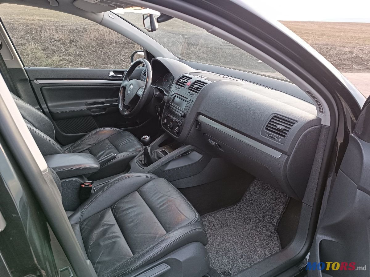 2005' Volkswagen Golf photo #5