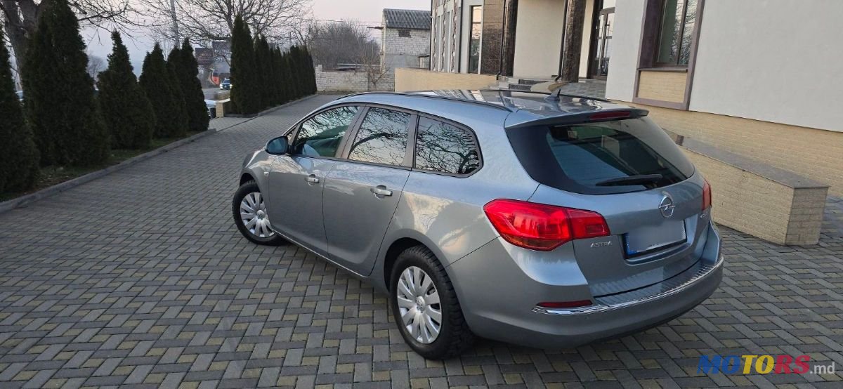 2012' Opel Astra photo #4