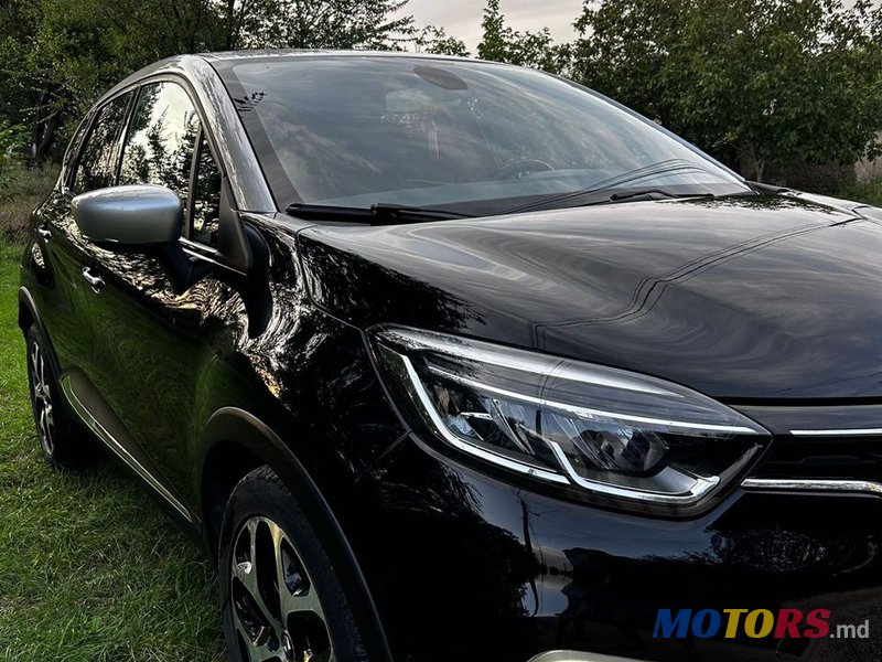 2019' Renault Captur photo #2