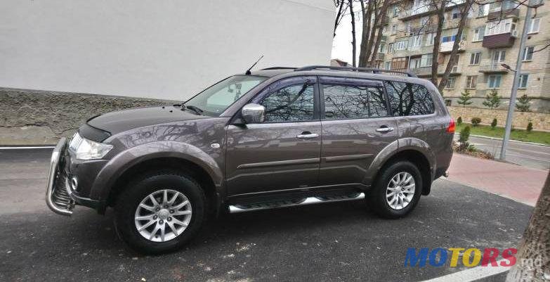 2014' Mitsubishi Pajero Sport photo #1