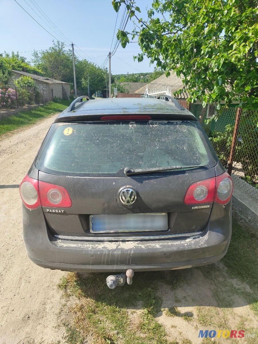 2008' Volkswagen Passat photo #3