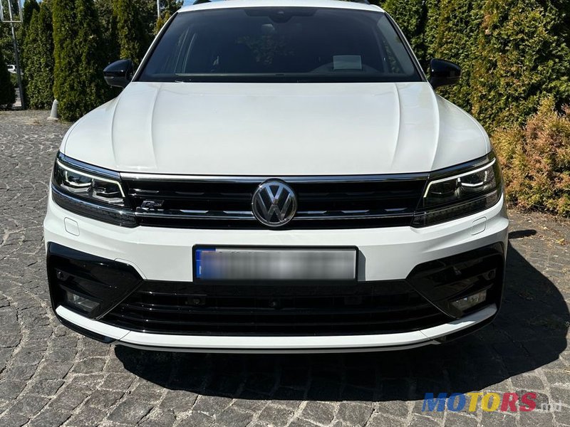 2019' Volkswagen Tiguan photo #3