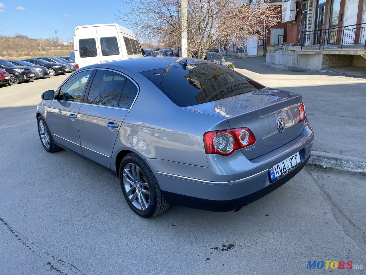 2010' Volkswagen Passat photo #2