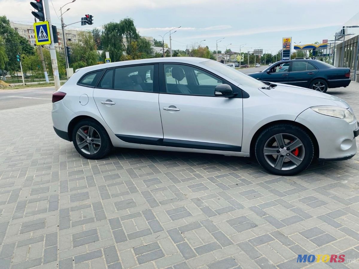2010' Renault Megane photo #2