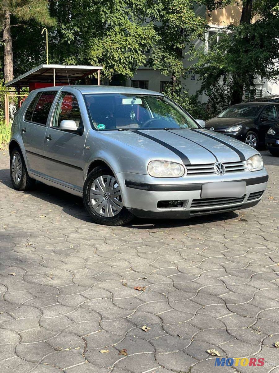 2002' Volkswagen Golf photo #1