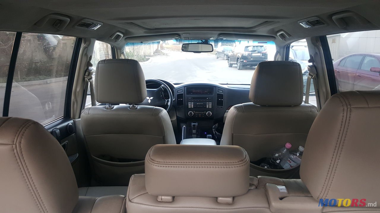2008' Mitsubishi Pajero photo #5