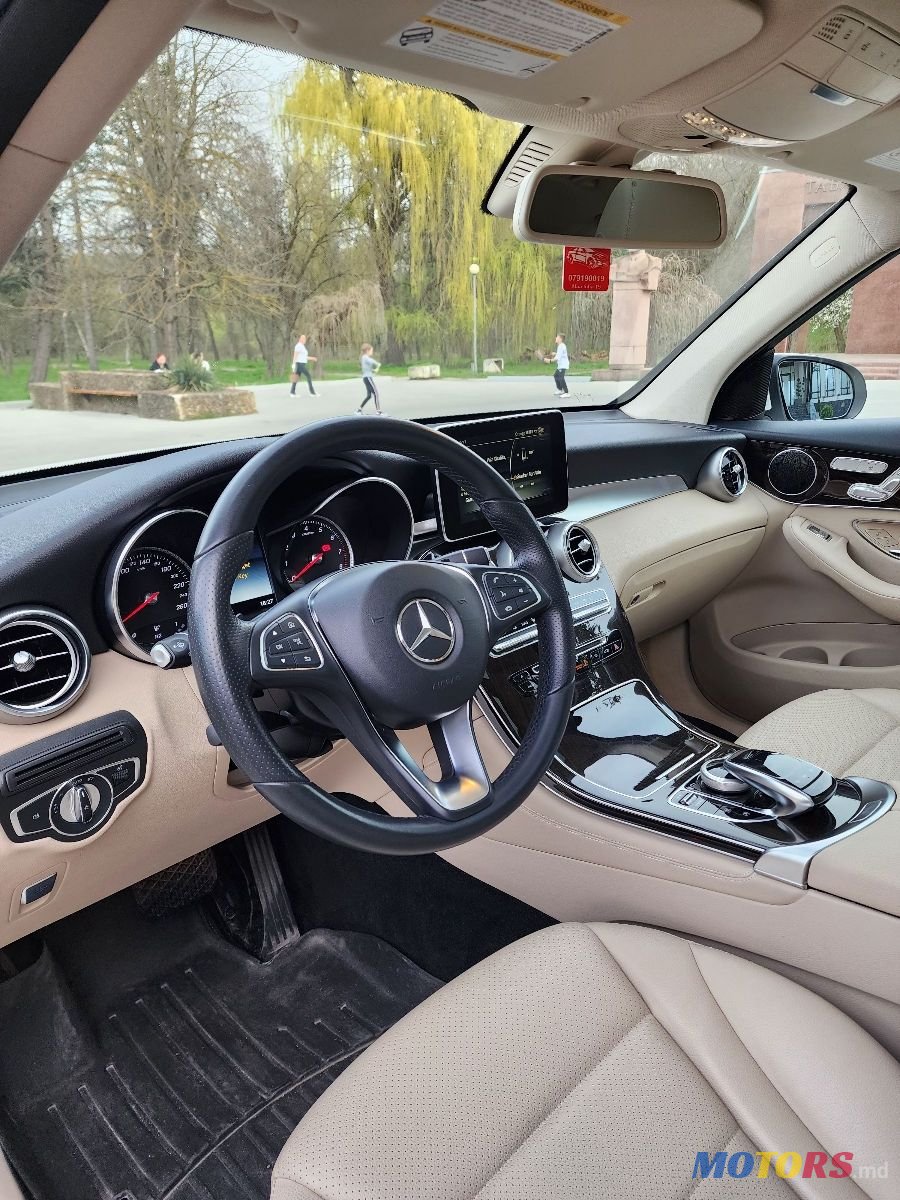 2017' Mercedes-Benz GLC photo #5