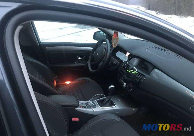 2010' Renault Laguna photo #2