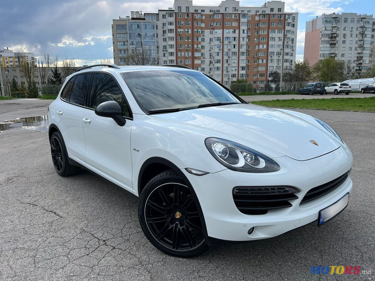 2012' Porsche Cayenne photo #3