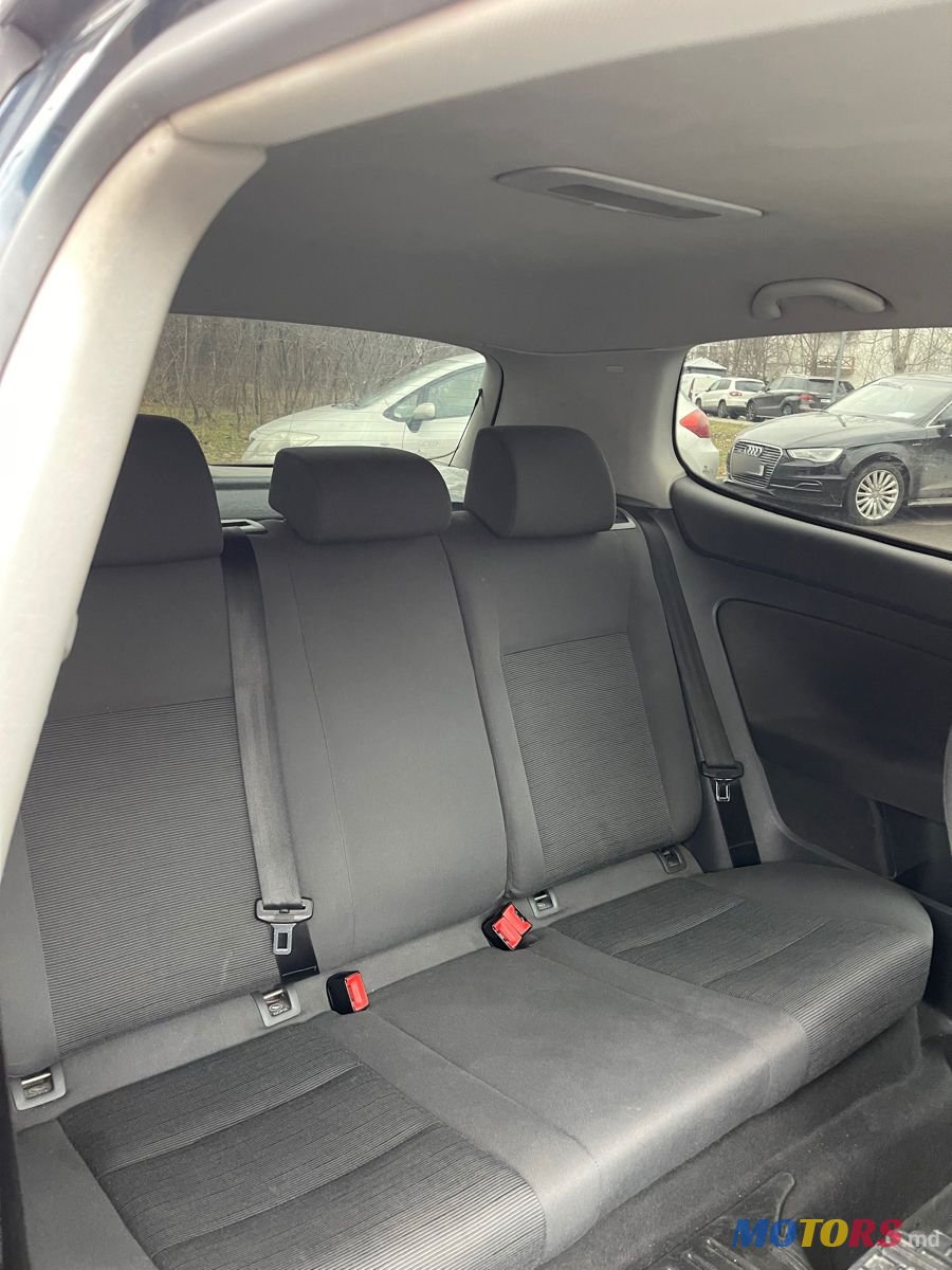 2004' Volkswagen Golf photo #6