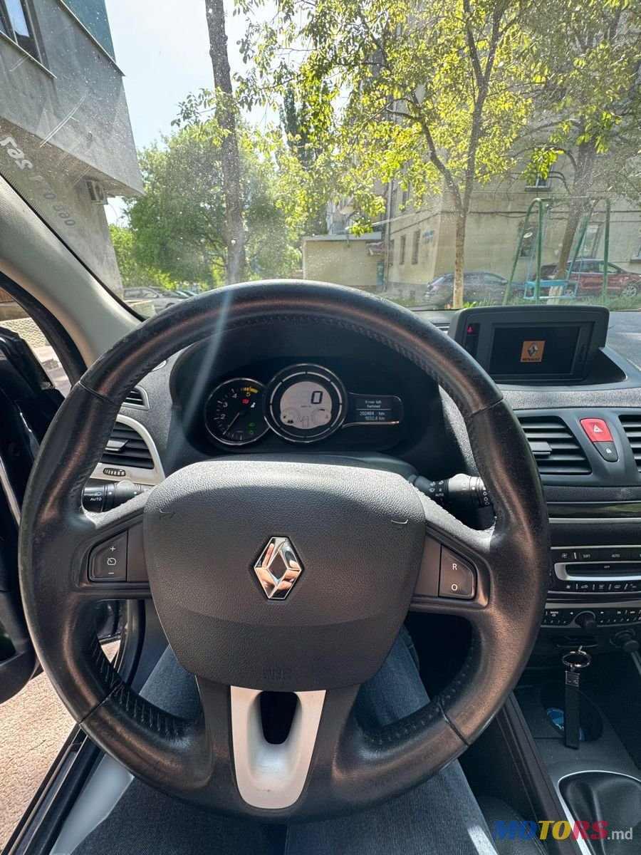 2011' Renault Megane photo #5