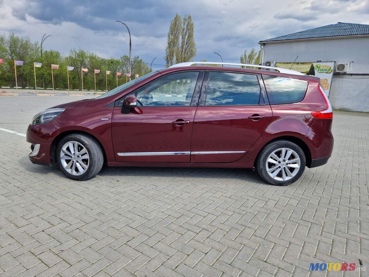 2013' Renault Grand Scenic photo #3