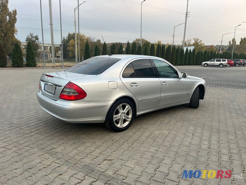 2008' Mercedes-Benz E-Class photo #2