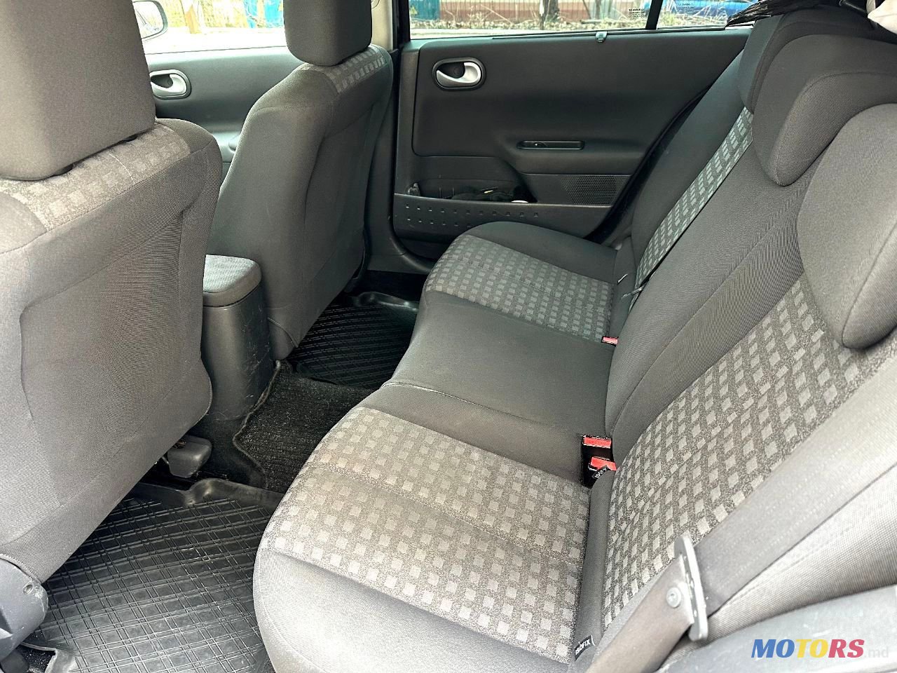 2008' Renault Megane photo #6