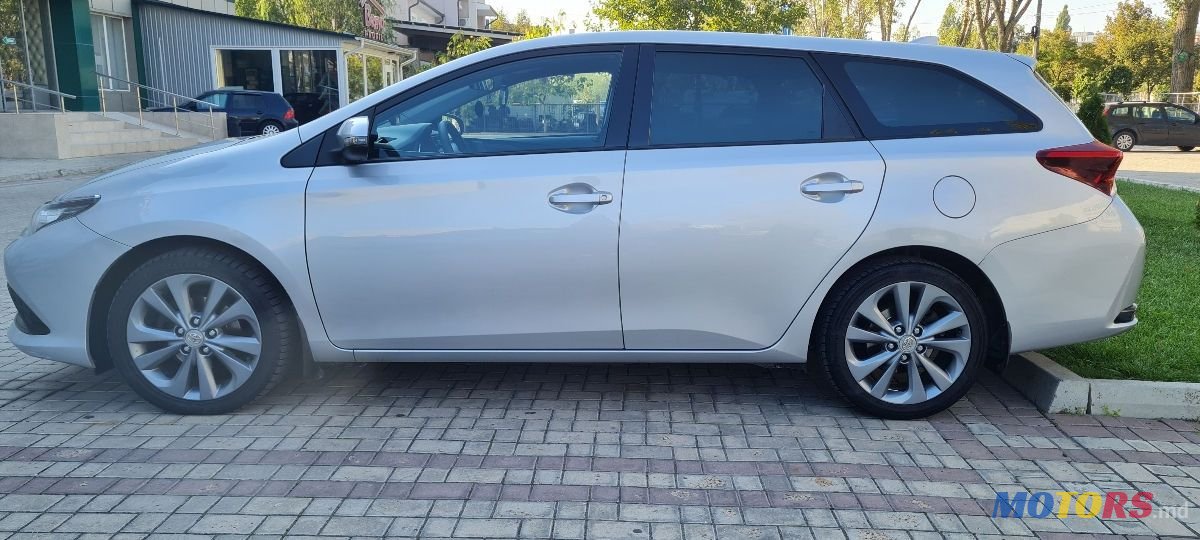 2015' Toyota Auris photo #5