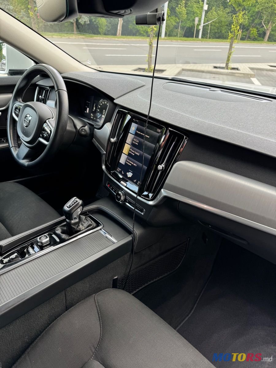 2017' Volvo V90 photo #6