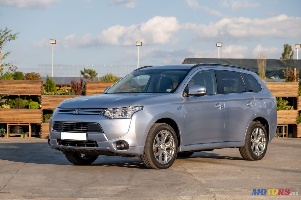 2013' Mitsubishi Outlander photo #1