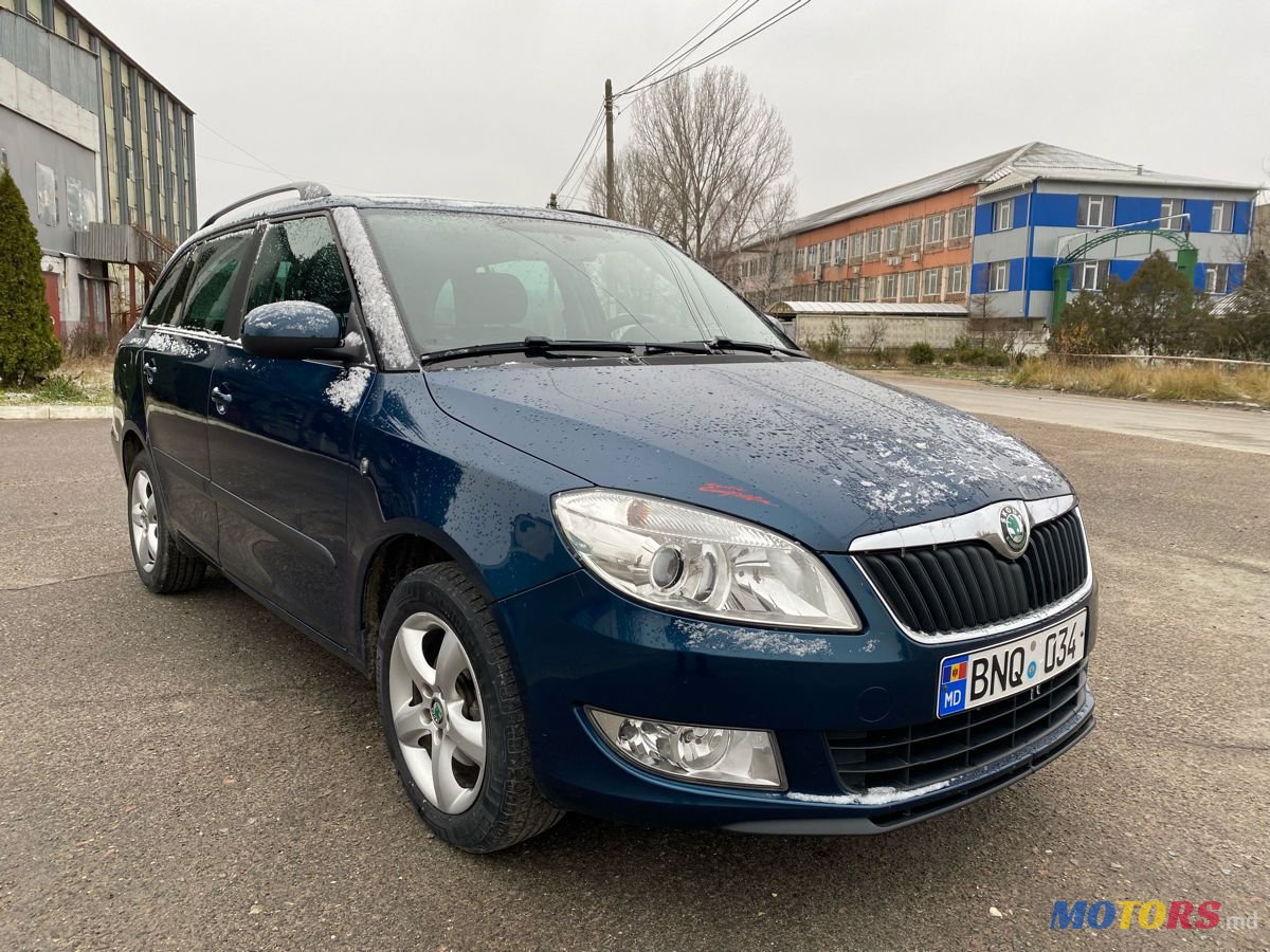 2012' Skoda Fabia photo #2