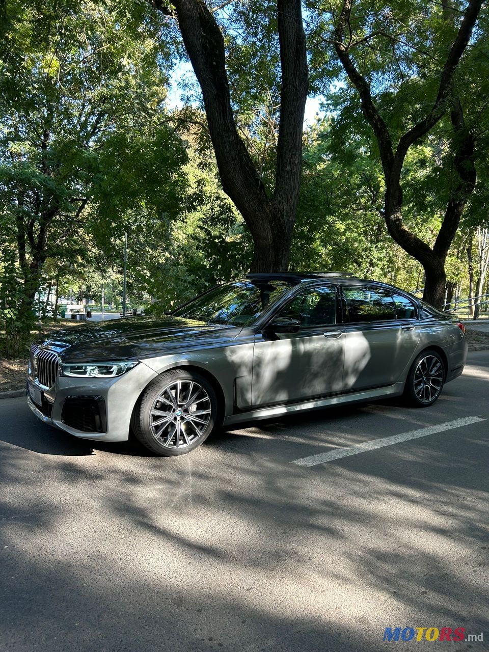 2021' BMW 7 Series photo #3