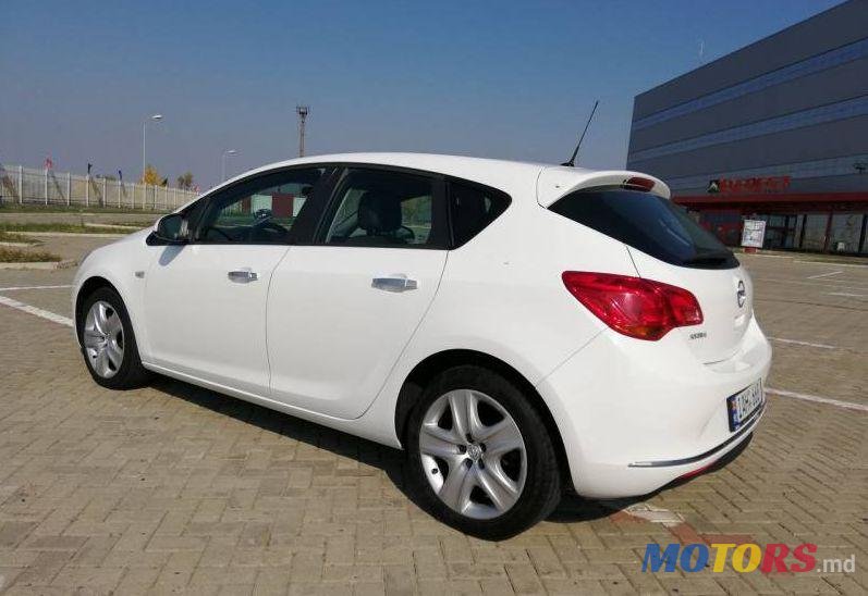 2013' Opel Astra photo #1