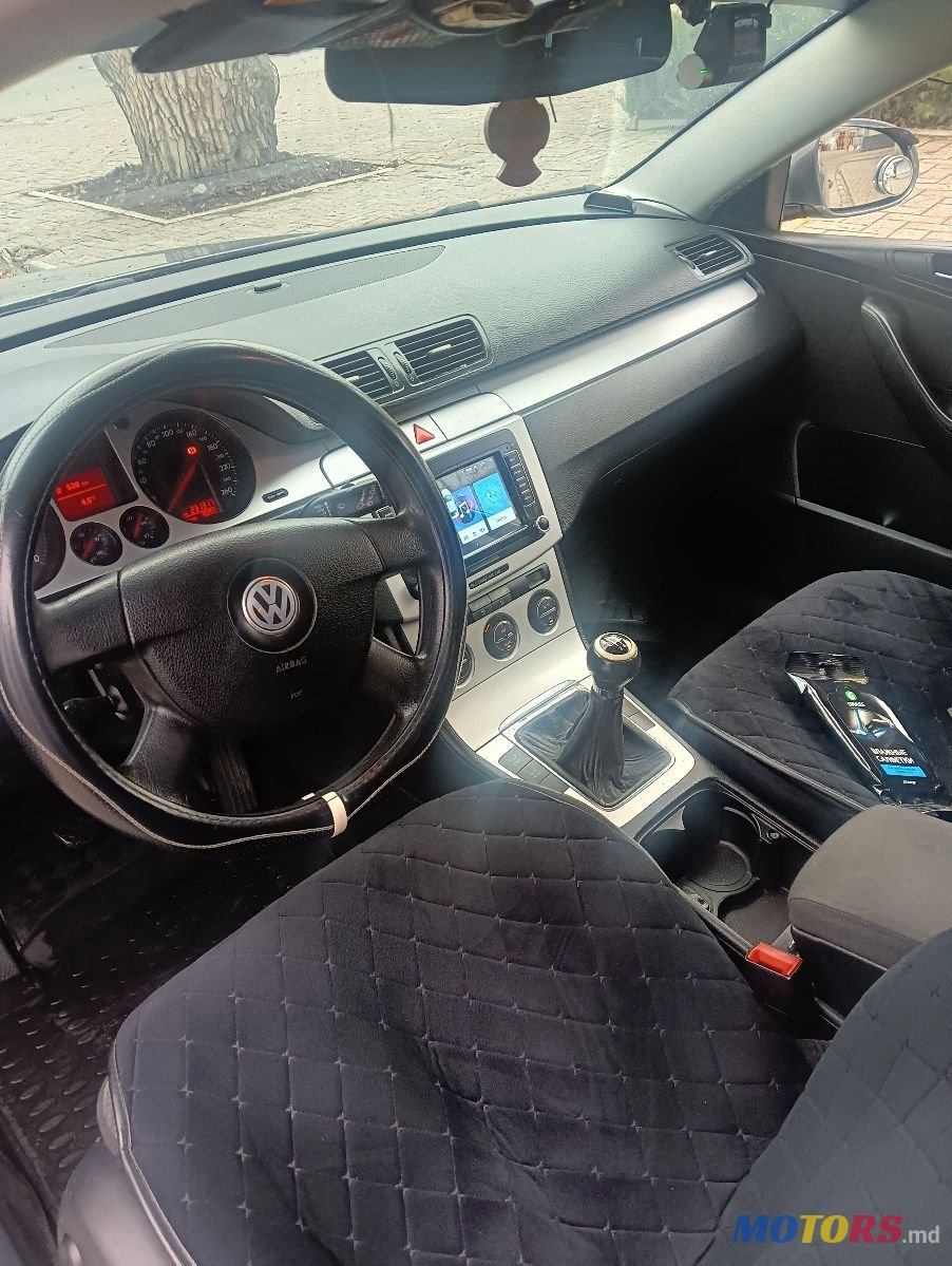 2007' Volkswagen Passat photo #2