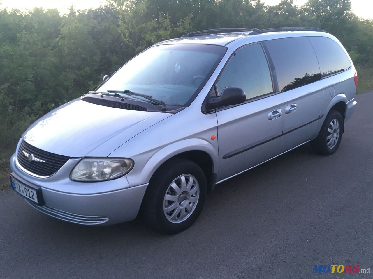 2003' Chrysler Grand Voyager photo #3