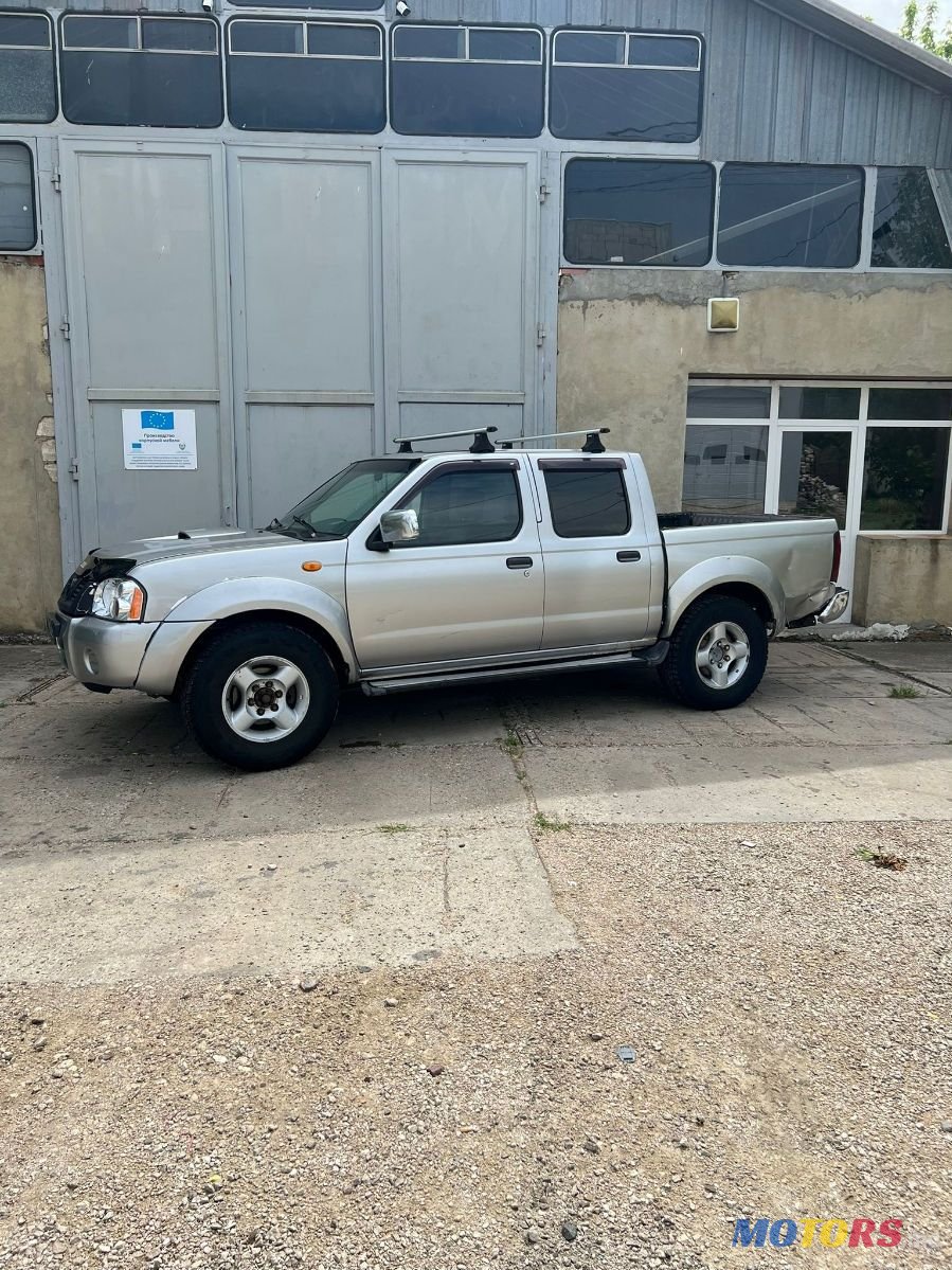 2002' Nissan Navara photo #3