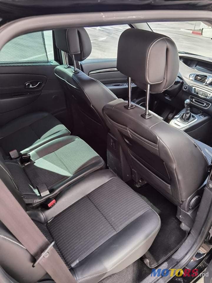 2012' Renault Scenic photo #6