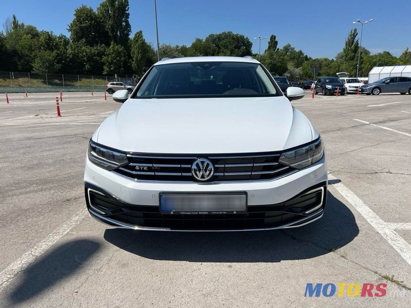 2020' Volkswagen Passat photo #2