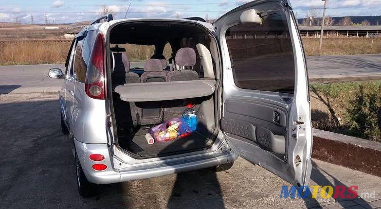 2003' Toyota Yaris photo #1