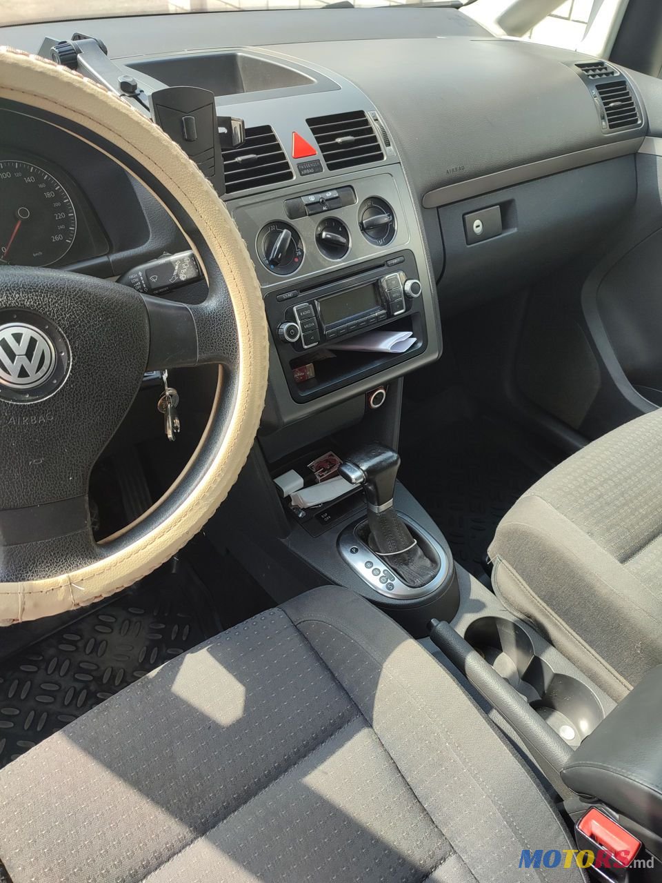 2010' Volkswagen Touran photo #5