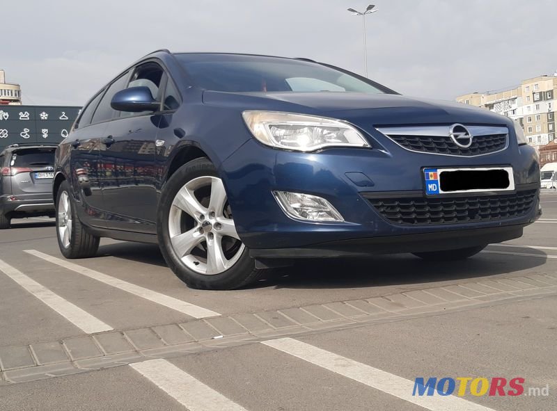 2012' Opel Astra photo #6