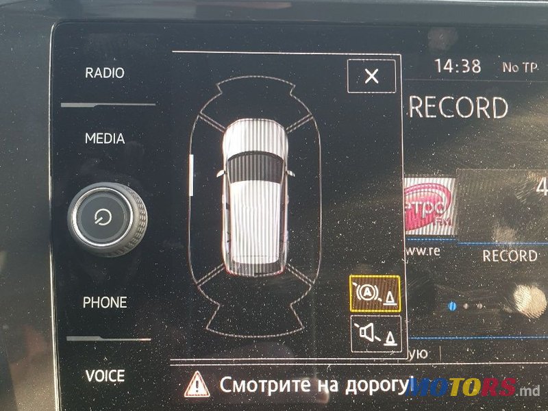 2020' Volkswagen Tiguan photo #5