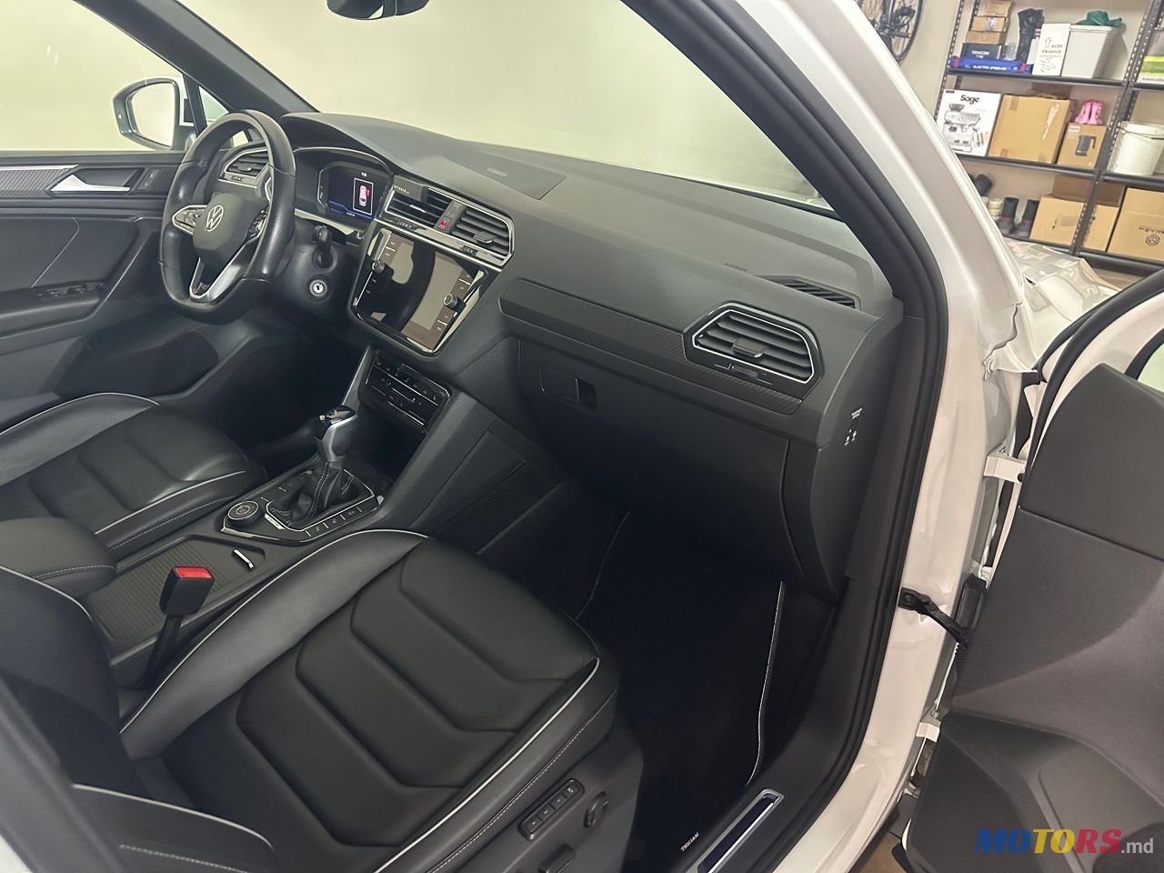 2021' Volkswagen Tiguan photo #5