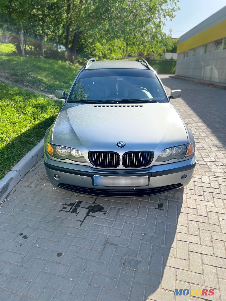 2004' BMW 3 Series Touring photo #1