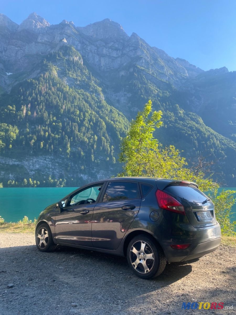 2011' Ford Fiesta photo #1