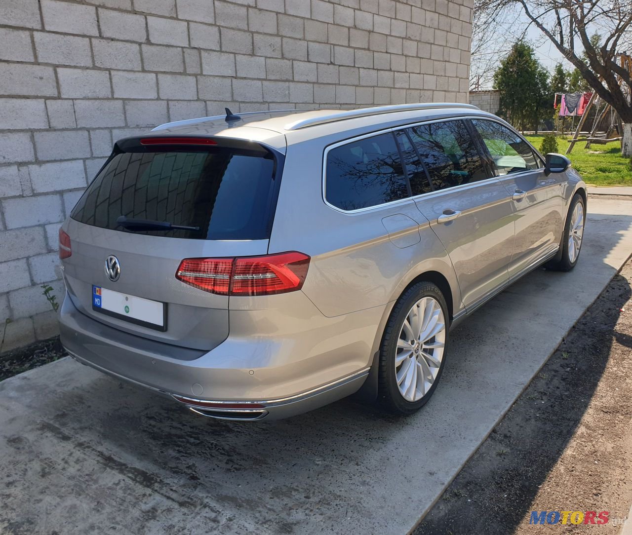 2015' Volkswagen Passat photo #3