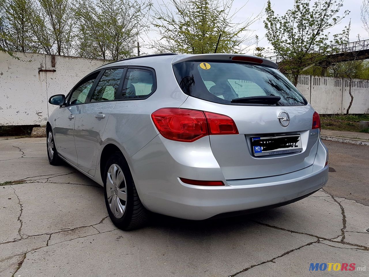 2012' Opel Astra photo #4