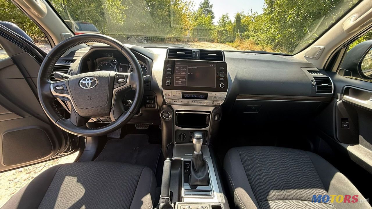 2022' Toyota Land Cruiser Prado photo #6