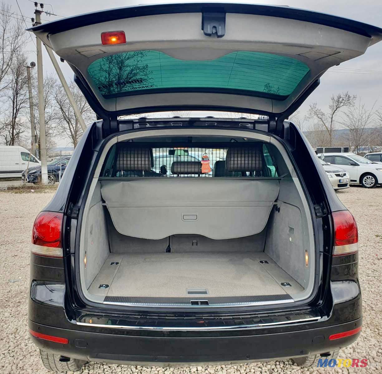 2006' Volkswagen Touareg photo #5