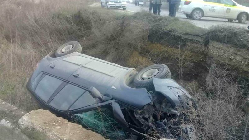 Смерть на трассе Кишинев - Унгены: водитель перевернувшейся машины скончался от страшных травм