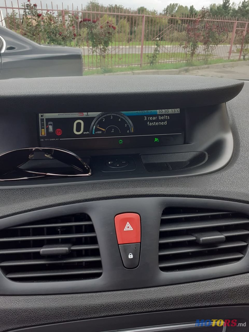 2010' Renault Grand Scenic photo #5