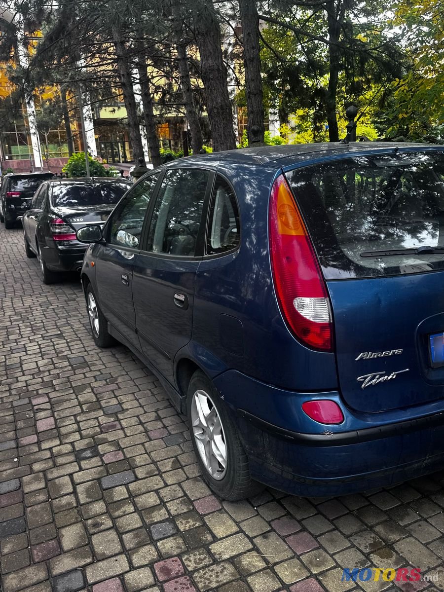 2001' Nissan Almera Tino photo #2