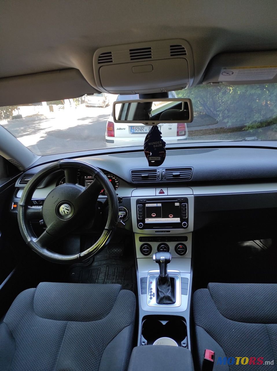 2009' Volkswagen Passat photo #5