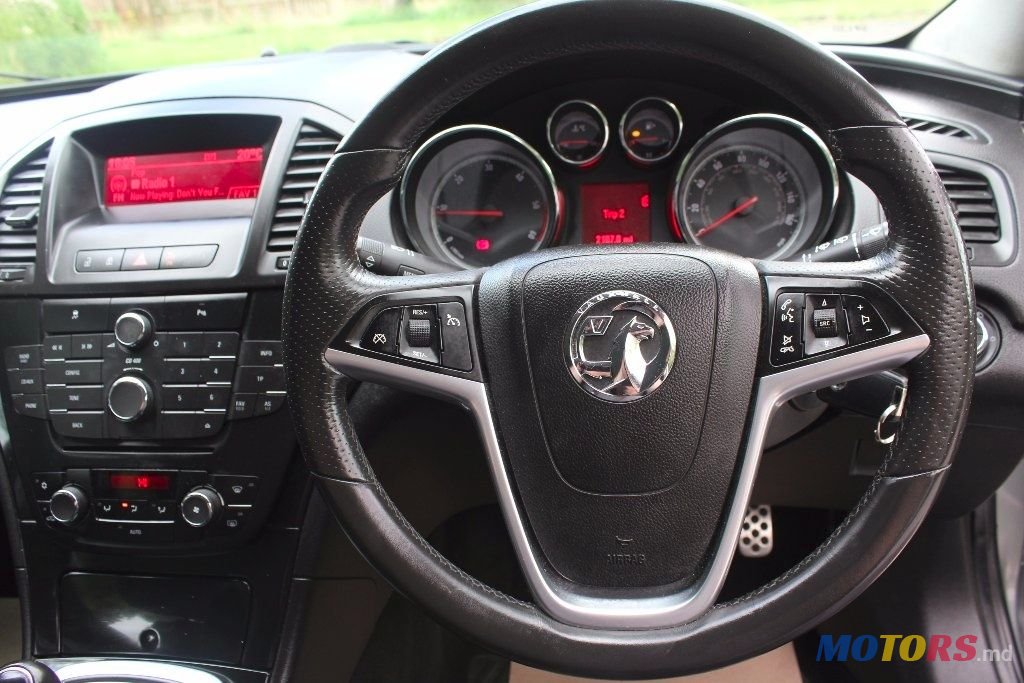 2010' Opel Insignia photo #2